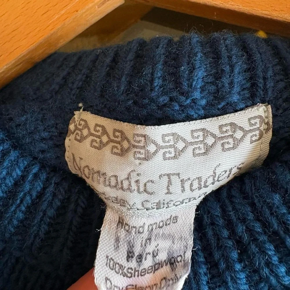 Vintage blue and black fair isle Nordic argyle wool chunky knit crewneck sweater